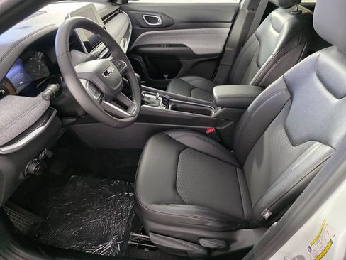 New 2026 Jeep Compass Latitude image 10