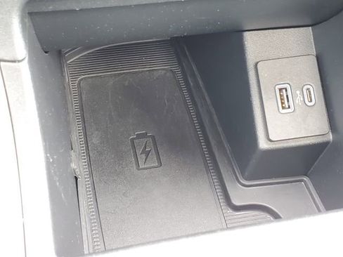 Used 2024 Ford Edge Titanium image 23