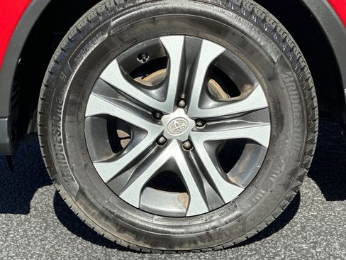 Used 2016 Toyota RAV4 LE FWD image 12