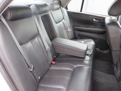 Used 2010 Cadillac DTS Luxury FWD image 26