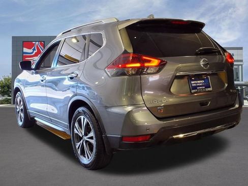 Used 2019 Nissan Rogue SV w/ Premium Package image 3
