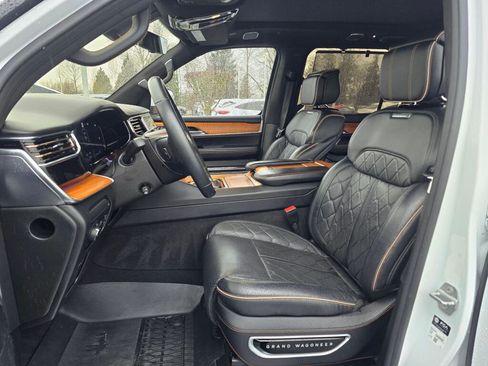 Used 2022 Jeep Grand Wagoneer Series III AWD/4WD image 15