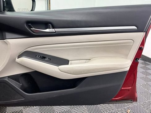Used 2019 Nissan Altima 2.5 SV FWD image 12