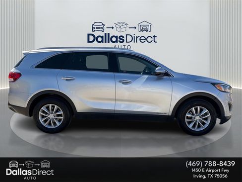 Used 2017 Kia Sorento LX image 5