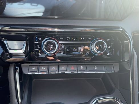 Used 2024 GMC Sierra 1500 AT4 w/ AT4 Preferred Package image 26