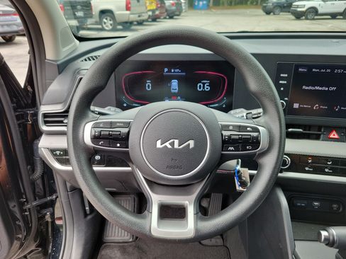 Used 2025 Kia Sportage LX FWD image 24