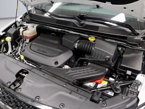 Used 2025 Chrysler Pacifica Limited FWD image 17