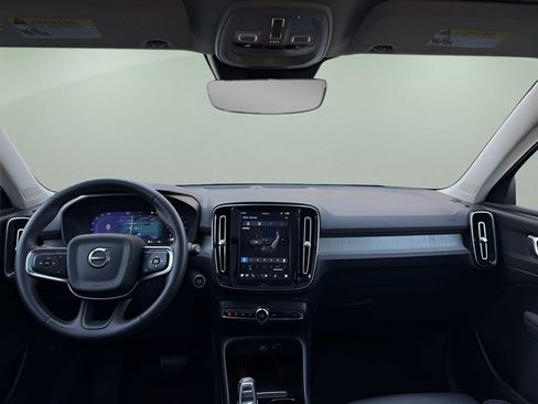 Used 2023 Volvo XC40 B5 Plus image 15