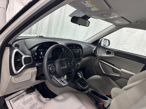 Used 2023 Kia Soul LX w/ LX Technology Package FWD image 15