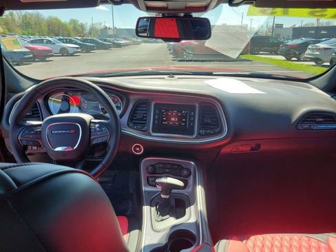 Used 2016 Dodge Challenger SXT image 20