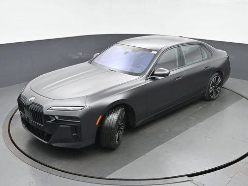 Used 2023 BMW i7 xDrive60 AWD/4WD image 34