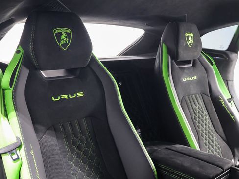 Used 2024 Lamborghini Urus Performante AWD/4WD image 50