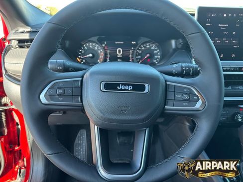 New 2026 Jeep Compass Latitude image 11