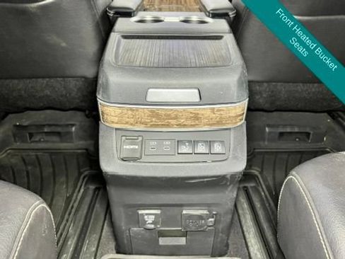Used 2025 Toyota Sienna Platinum AWD/4WD image 23