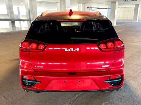 Used 2022 Kia Niro EX image 5