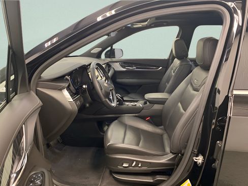 Used 2025 Cadillac XT6 Premium Luxury AWD/4WD image 8