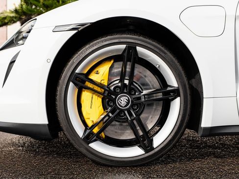 Used 2020 Porsche Taycan 4S image 5