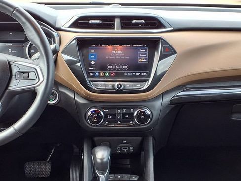 Used 2021 Chevrolet TrailBlazer ACTIV w/ Technology Package FWD image 8