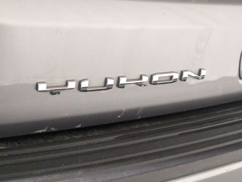 Used 2023 GMC Yukon SLT w/ SLT Luxury Package image 13