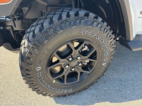 New 2025 Jeep Gladiator Sport image 22