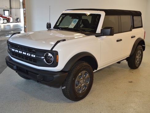 New 2025 Ford Bronco 4-Door image 7