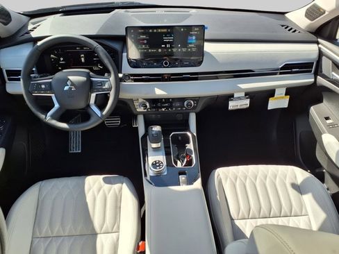New 2025 Mitsubishi Outlander AWD image 10