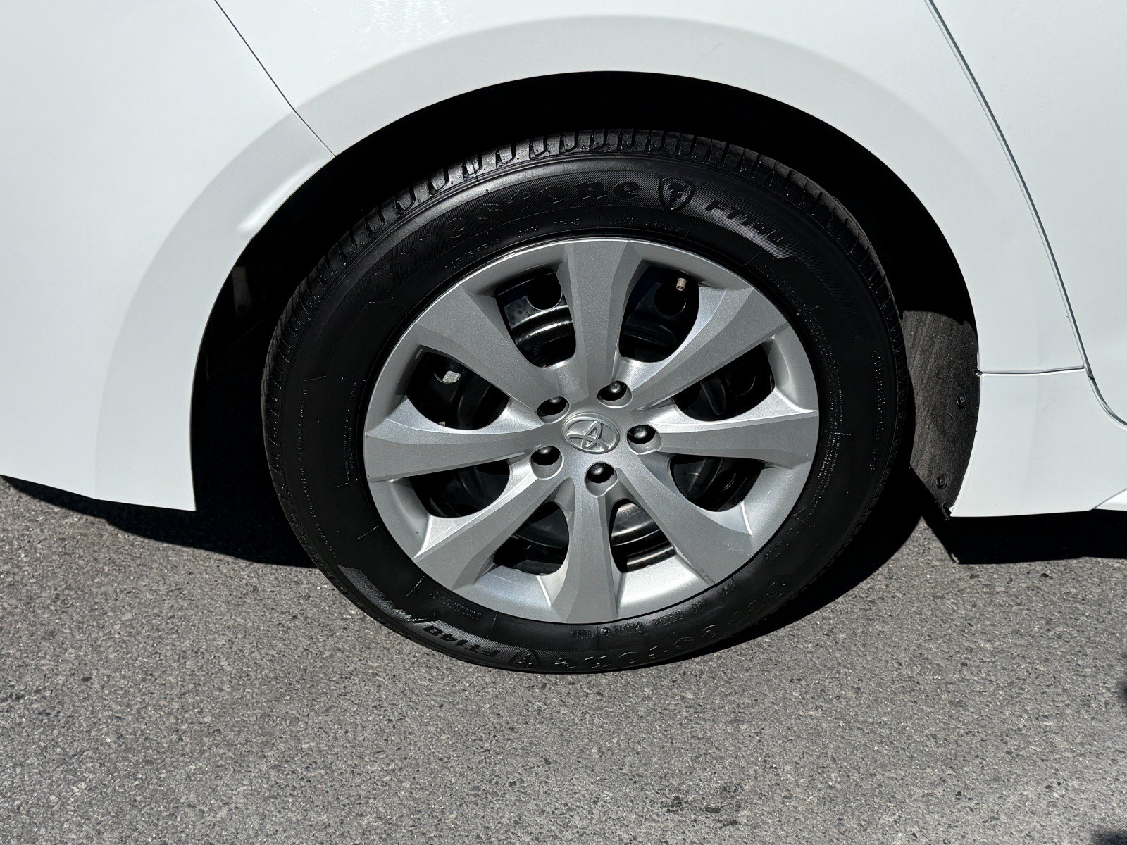 Used 2025 Toyota Corolla LE FWD image 11