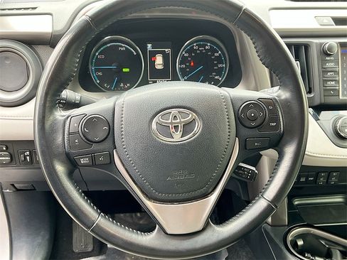 Used 2018 Toyota RAV4 Limited image 11