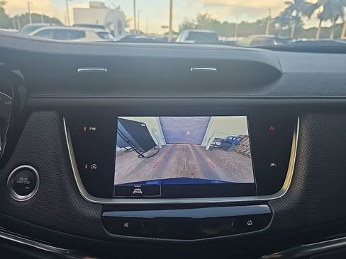 Certified 2023 Cadillac XT6 Luxury image 9