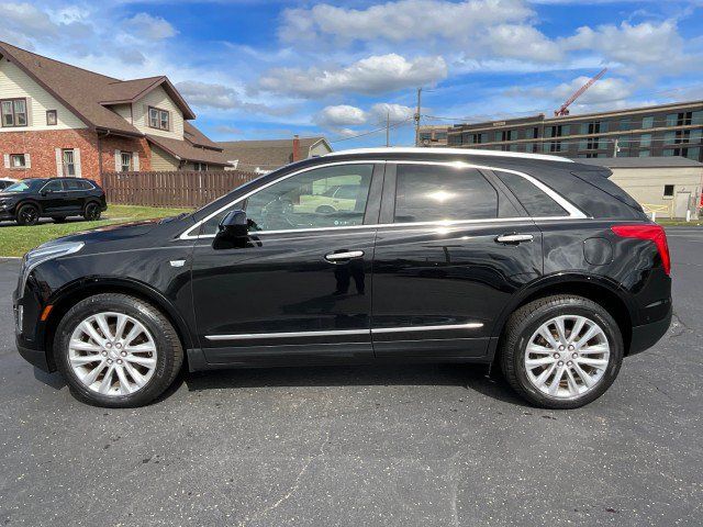 Used 2018 Cadillac XT5 Platinum w/ Driver Assist Package AWD/4WD image 3