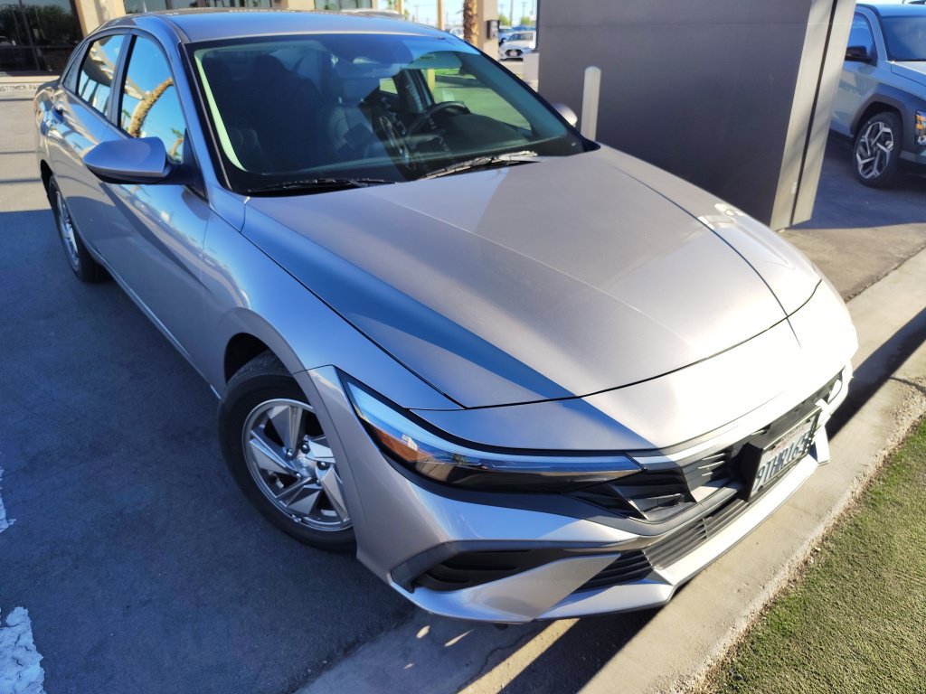 Used 2025 Hyundai Elantra SE FWD image 1