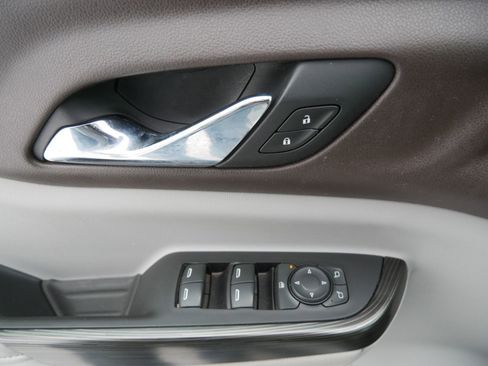 Used 2017 GMC Acadia SLT image 16