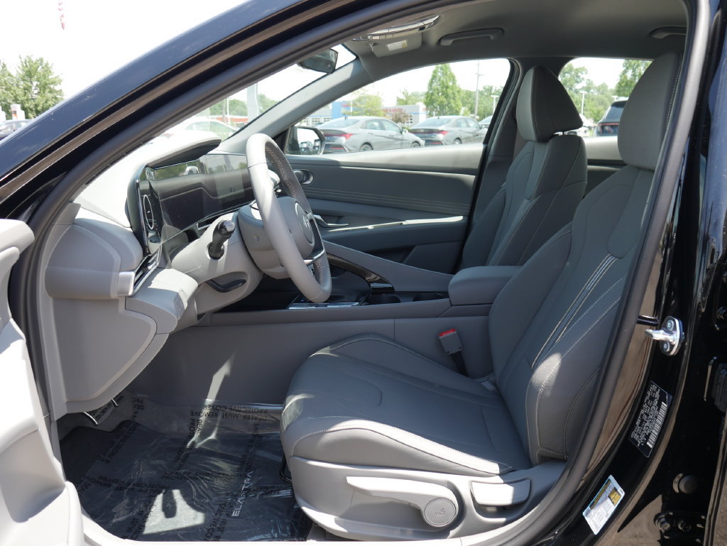 New 2026 Hyundai Elantra SEL FWD image 31