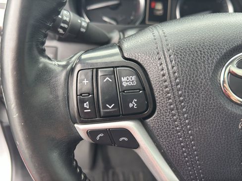 Used 2019 Toyota Highlander XLE image 12