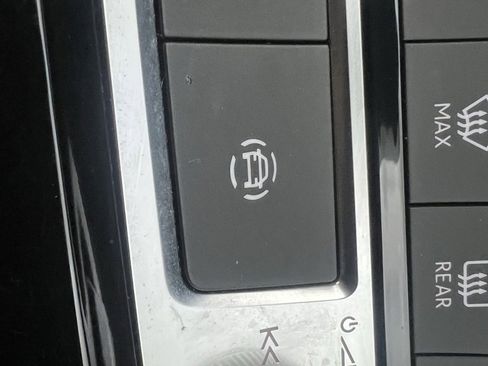 Used 2022 Audi Q8 Premium Plus w/ Premium Plus Package image 43