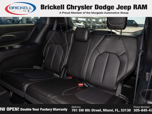 New 2026 Chrysler Pacifica Select image 17