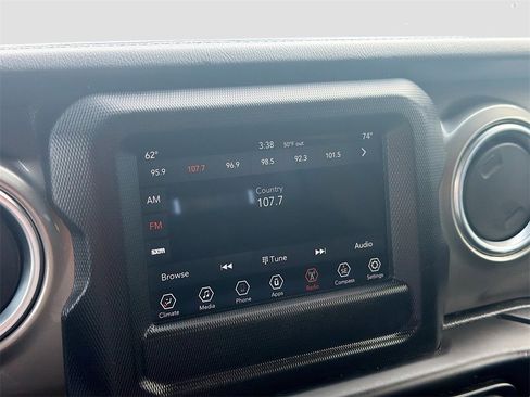 Used 2020 Jeep Wrangler Unlimited Sahara image 15