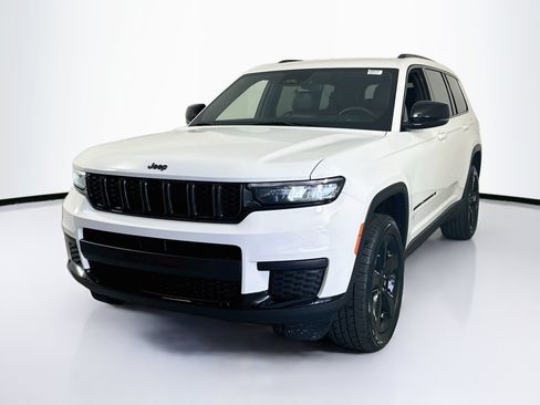 Used 2023 Jeep Grand Cherokee L Laredo RWD image 1