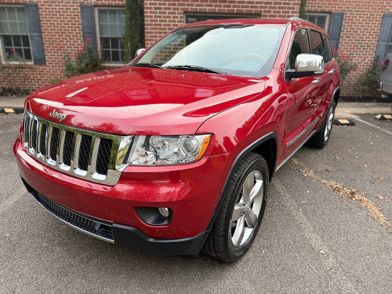 Used 2011 Jeep Grand Cherokee Overland AWD/4WD image 1