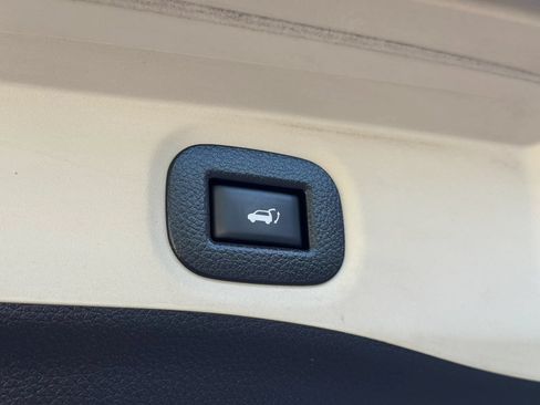 Used 2018 Nissan Rogue SV AWD/4WD image 37