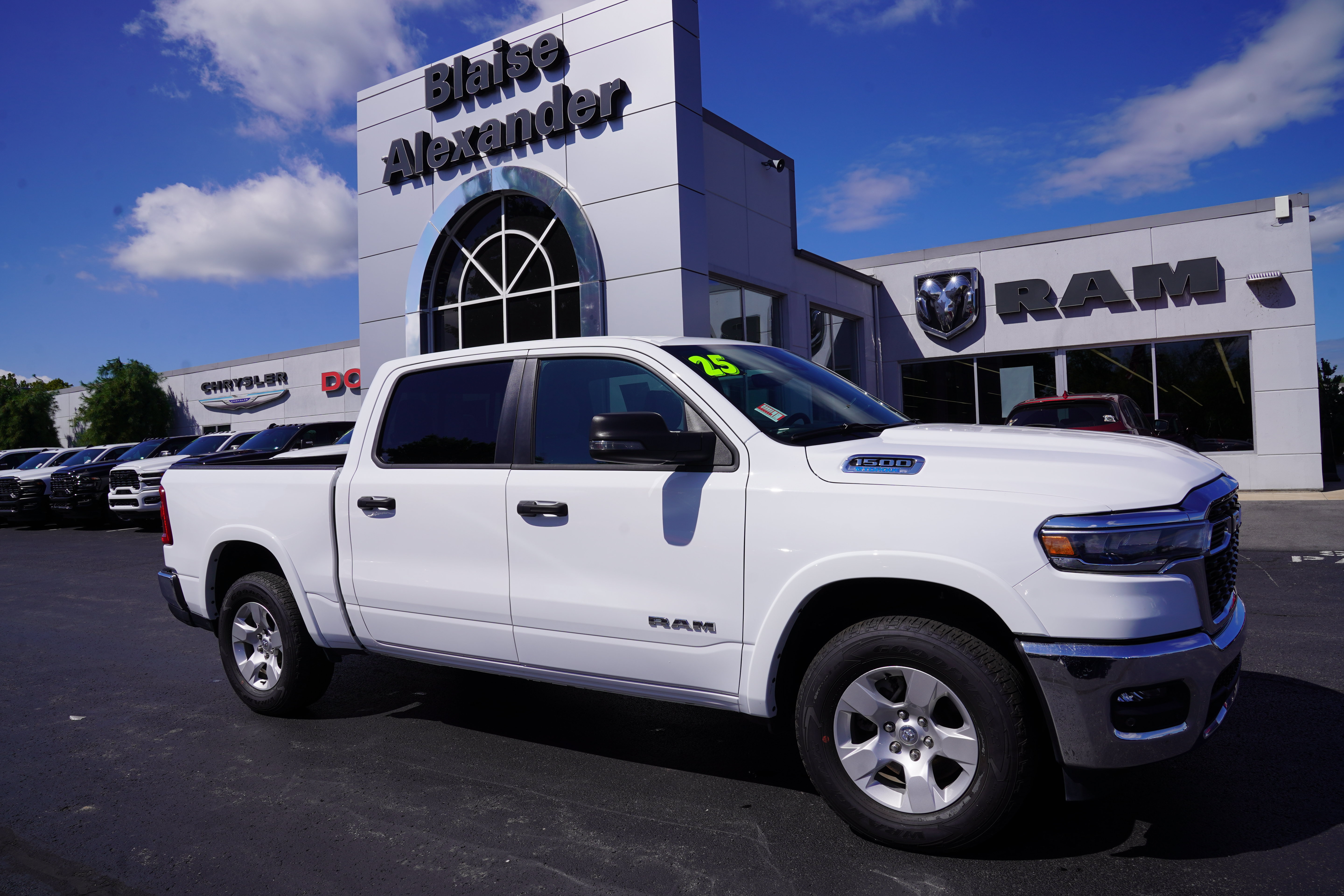 Used 2025 RAM 1500 Big Horn AWD/4WD image 1