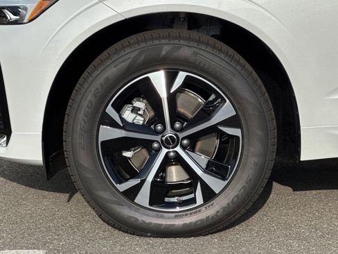 New 2026 Volvo XC60 B5 Core w/ Climate Package PRO AWD/4WD image 32