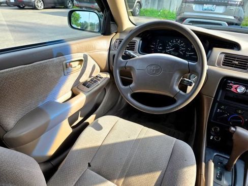 Used 2000 Toyota Camry LE FWD image 17