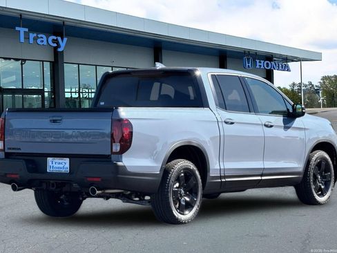 New 2026 Honda Ridgeline Black Edition image 6