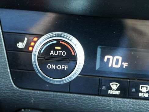 Used 2022 Mitsubishi Outlander SE image 27