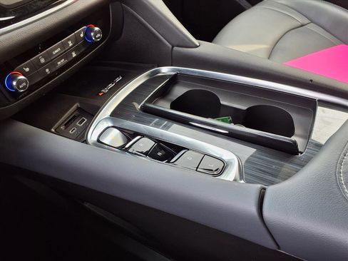 Used 2023 Buick Enclave Essence image 11