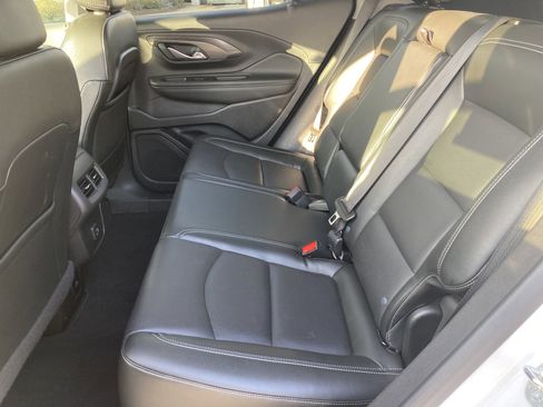 Used 2024 GMC Terrain SLT image 14