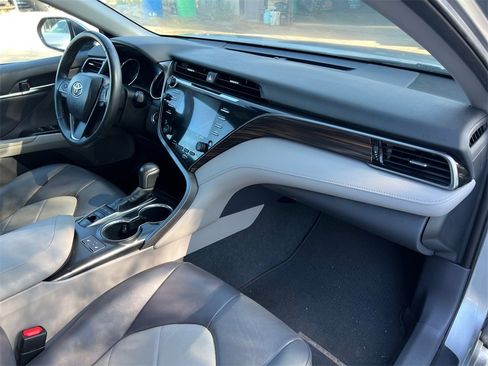 Used 2019 Toyota Camry XLE image 16