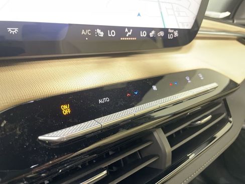 Used 2025 Buick Enclave Preferred image 18