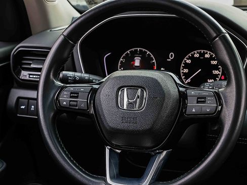 Used 2023 Honda Pilot Touring image 9